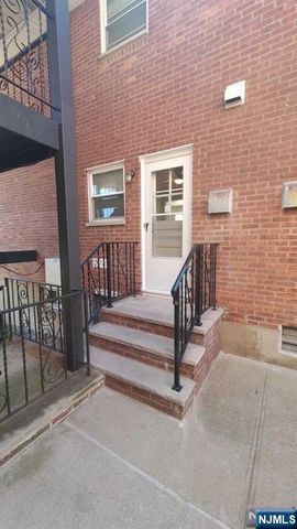 100 1E Clinton Place, Hackensack, NJ 07601