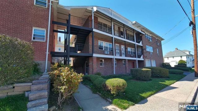 100 1E Clinton Place, Hackensack, NJ 07601