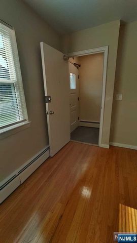 100 1E Clinton Place, Hackensack, NJ 07601