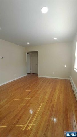 100 1E Clinton Place, Hackensack, NJ 07601
