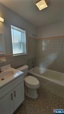 100 1E Clinton Place, Hackensack, NJ 07601