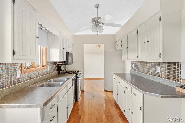 2718 Bryden, Alton, IL 62002