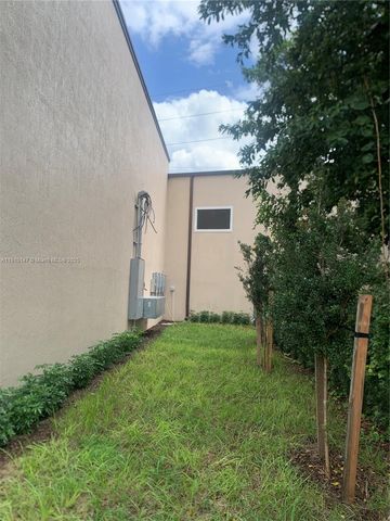 684 SW 7th Ter, Dania Beach, FL 33004