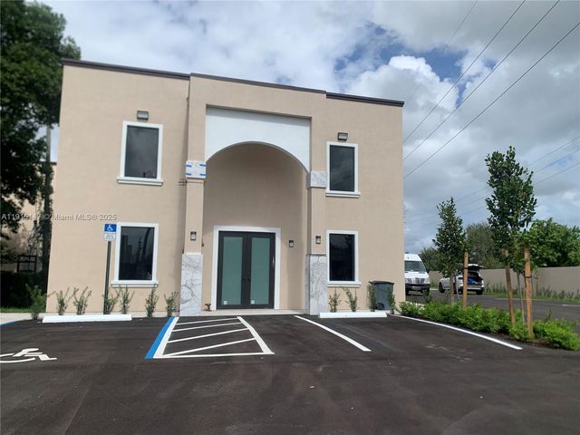 684 SW 7th Ter, Dania Beach, FL 33004