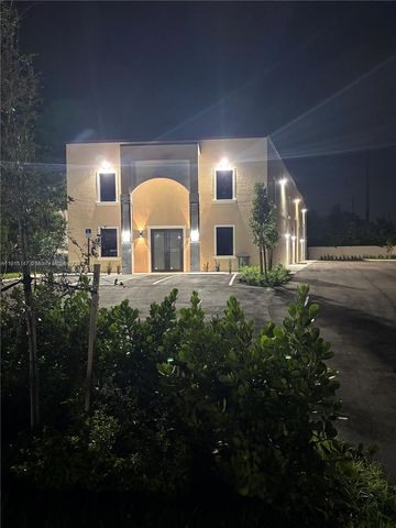 684 SW 7th Ter, Dania Beach, FL 33004