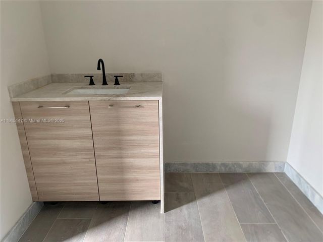 684 SW 7th Ter, Dania Beach, FL 33004