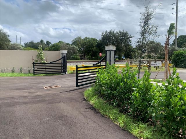 684 SW 7th Ter, Dania Beach, FL 33004