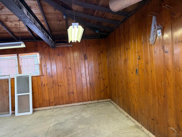 2609 S Outer Drive Drive, Saginaw, MI 48601