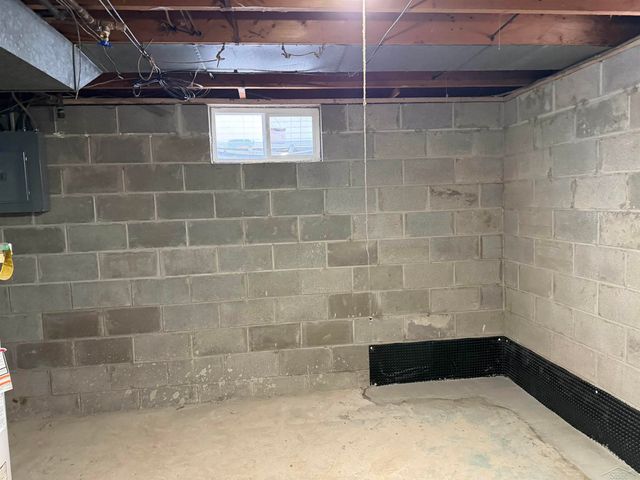 2609 S Outer Drive Drive, Saginaw, MI 48601