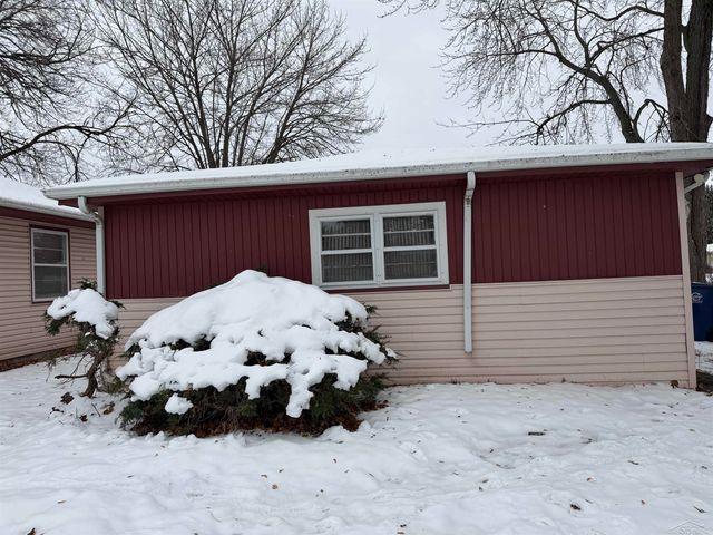 2609 S Outer Drive Drive, Saginaw, MI 48601