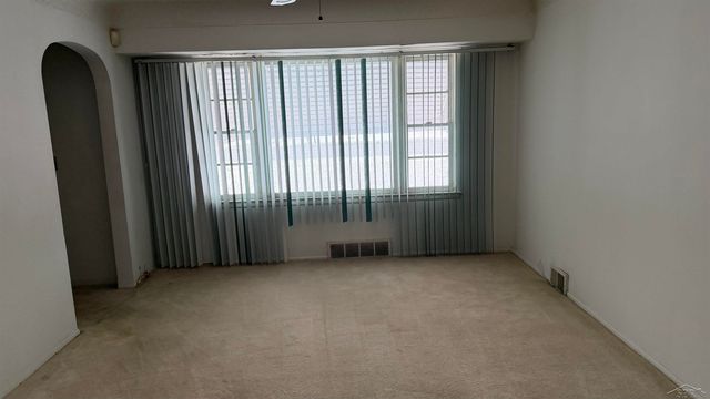 2609 S Outer Drive Drive, Saginaw, MI 48601