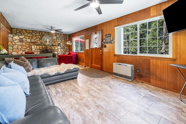 41842 Black Oak Way, Shaver Lake, CA 93664