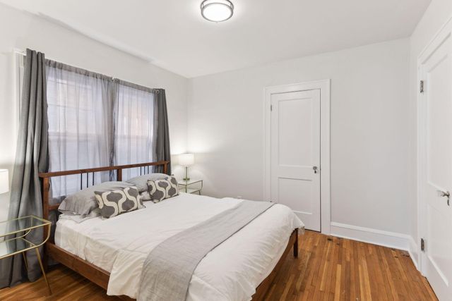 953 17th Avenue SE, Minneapolis, MN 55414