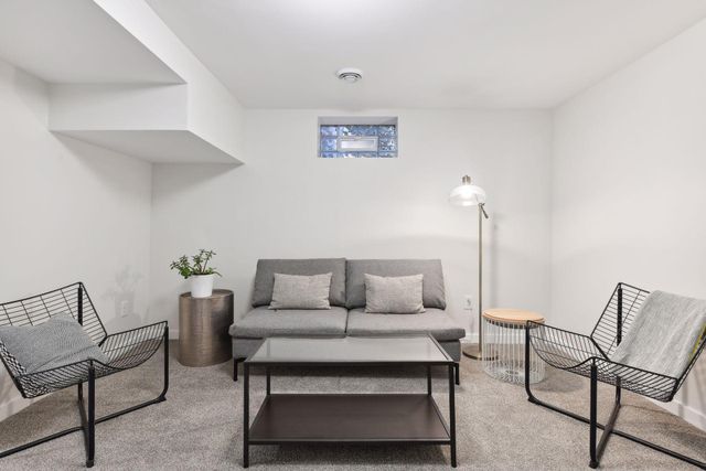 953 17th Avenue SE, Minneapolis, MN 55414