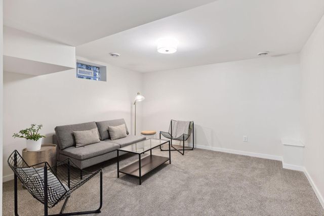 953 17th Avenue SE, Minneapolis, MN 55414