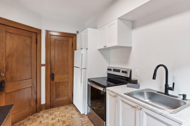 953 17th Avenue SE, Minneapolis, MN 55414