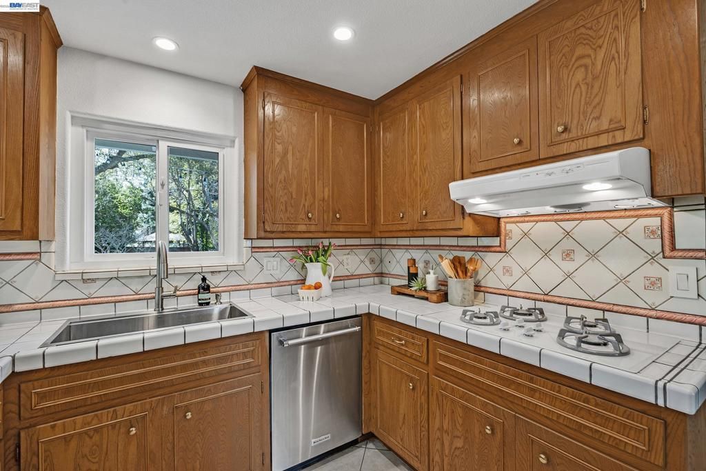 Image 18 of property listing at 607 607 Brookside Dr, Danville, CA 94526