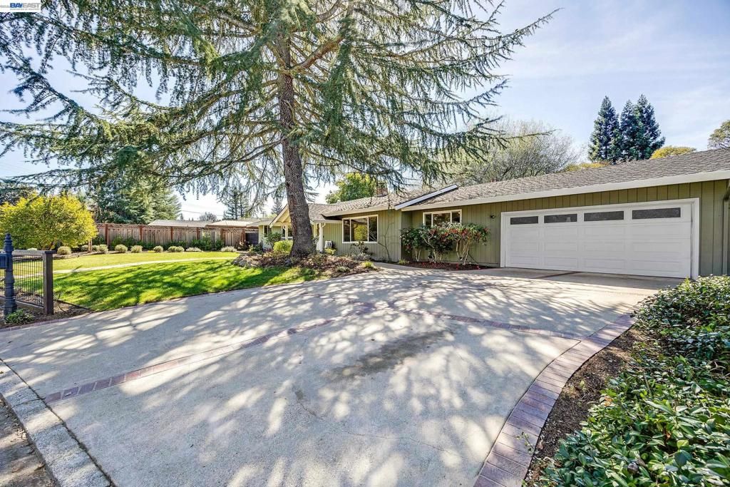 Image 6 of property listing at 607 607 Brookside Dr, Danville, CA 94526
