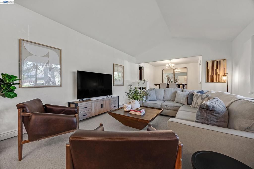 Image 8 of property listing at 607 607 Brookside Dr, Danville, CA 94526