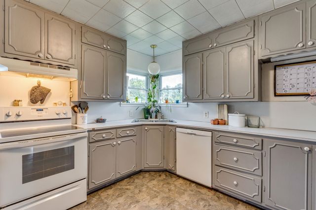 110 E 10th, El Dorado, KS 67042