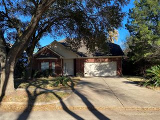 215 W New Meadows Drive, Sugar Land, TX 77479
