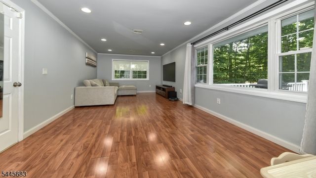 28 Ferndale Rd, Wayne Twp., NJ 07470