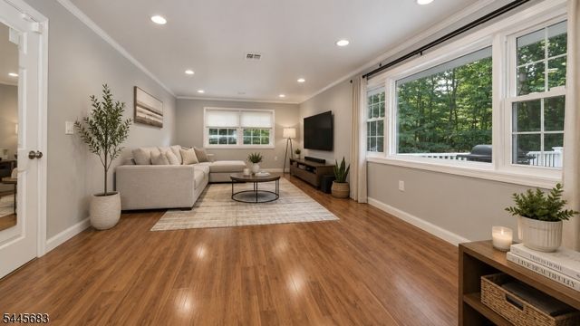28 Ferndale Rd, Wayne Twp., NJ 07470