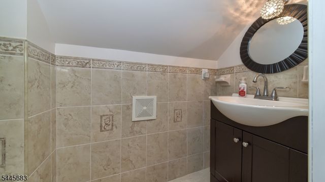 28 Ferndale Rd, Wayne Twp., NJ 07470