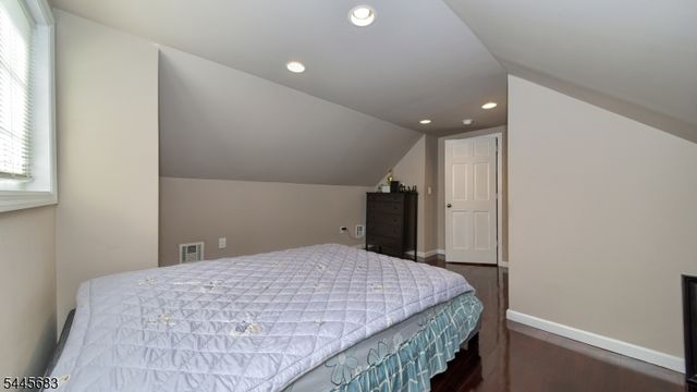 28 Ferndale Rd, Wayne Twp., NJ 07470