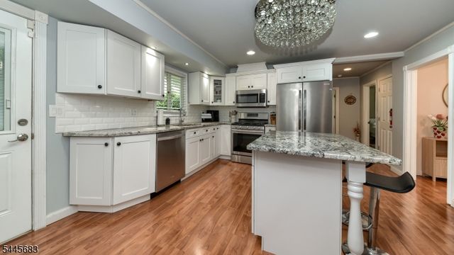 28 Ferndale Rd, Wayne Twp., NJ 07470