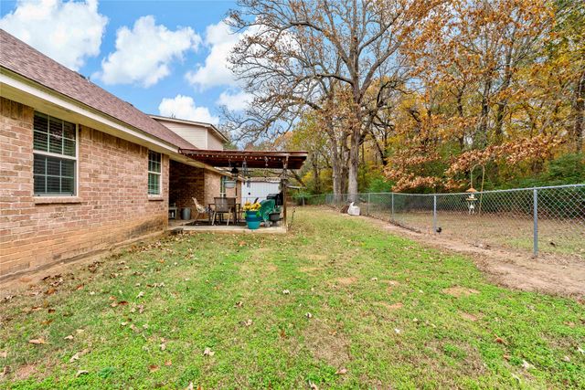 6120 Glenwood Drive, Reno, TX 75462