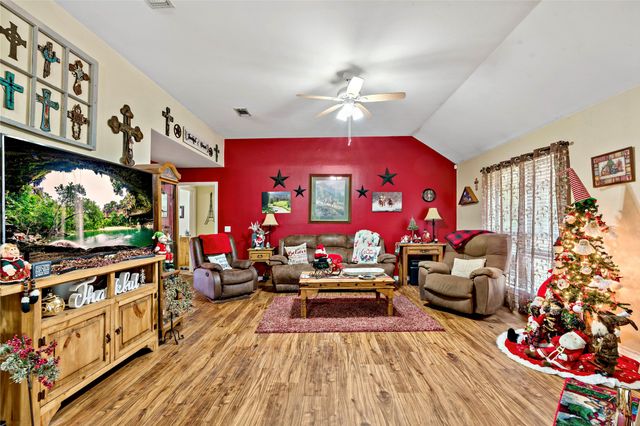 6120 Glenwood Drive, Reno, TX 75462