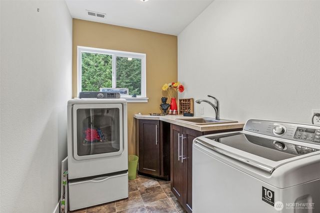 418 Shy Bear Road, Toutle, WA 98649