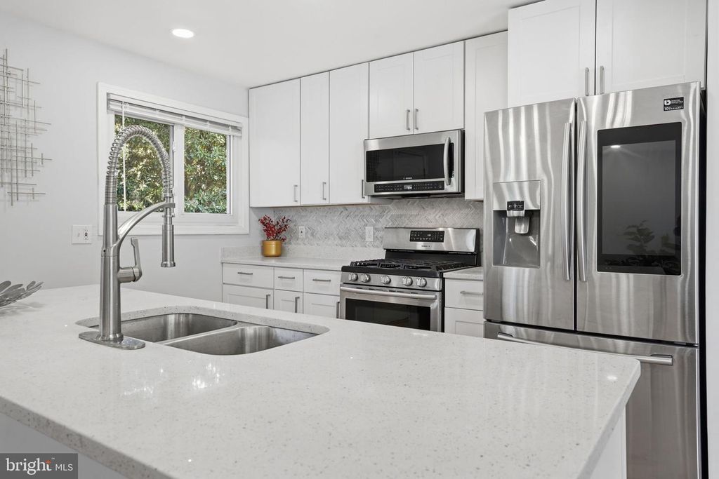Image 12 of property listing at 1809 JARVIS AVE, Oxon Hill, MD 20745