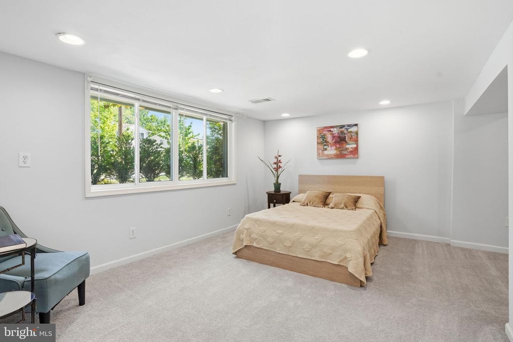 Image 18 of property listing at 1809 JARVIS AVE, Oxon Hill, MD 20745