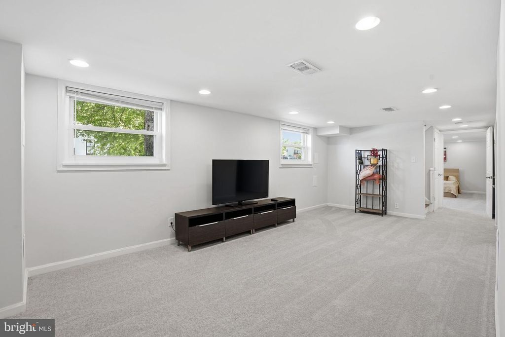 Image 24 of property listing at 1809 JARVIS AVE, Oxon Hill, MD 20745