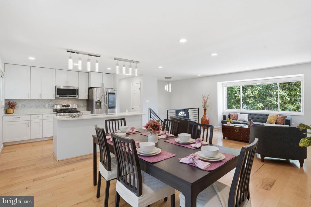 Image 5 of property listing at 1809 JARVIS AVE, Oxon Hill, MD 20745