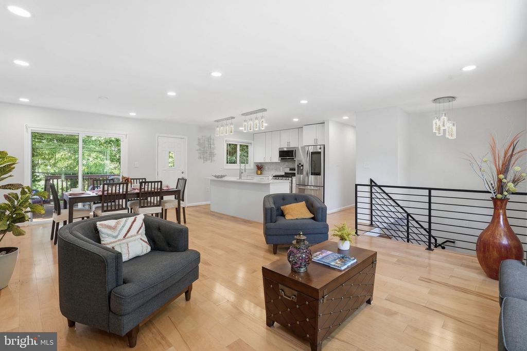 Image 7 of property listing at 1809 JARVIS AVE, Oxon Hill, MD 20745