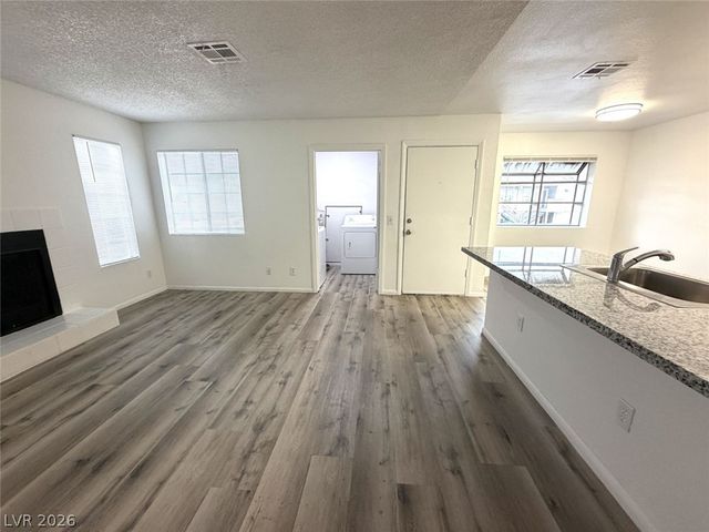 2724 Aarondavid Drive D, Las Vegas, NV 89121