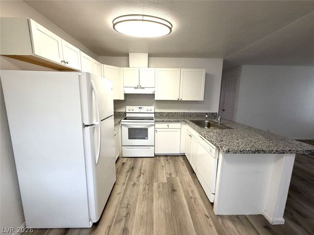 2724 Aarondavid Drive D, Las Vegas, NV 89121
