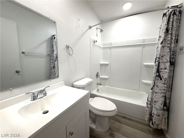 2724 Aarondavid Drive D, Las Vegas, NV 89121