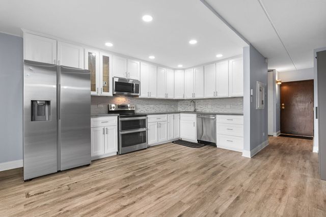 850 Des Plaines Avenue 405, Forest Park, IL 60130