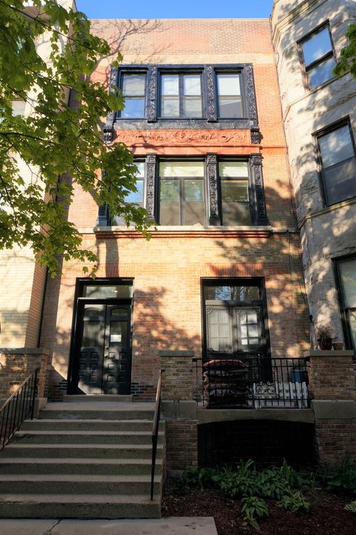2719 N Pine Grove Avenue 301, Chicago, IL 60614