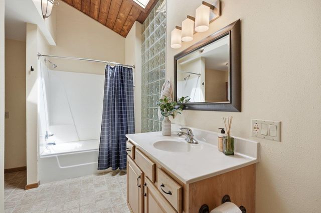 6805 Harvest Hill Road, Madison, WI 53717