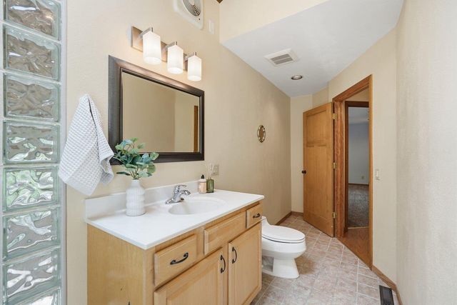 6805 Harvest Hill Road, Madison, WI 53717