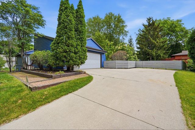 6805 Harvest Hill Road, Madison, WI 53717