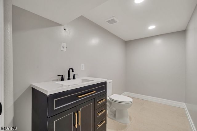 67 Melody Hill Rd, Clifton City, NJ 07013