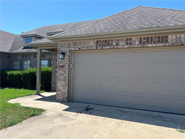 930 Kensington Drive, Centerton, AR 72719