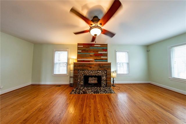 2011 Lovers Lane, St Joseph, MO 64505