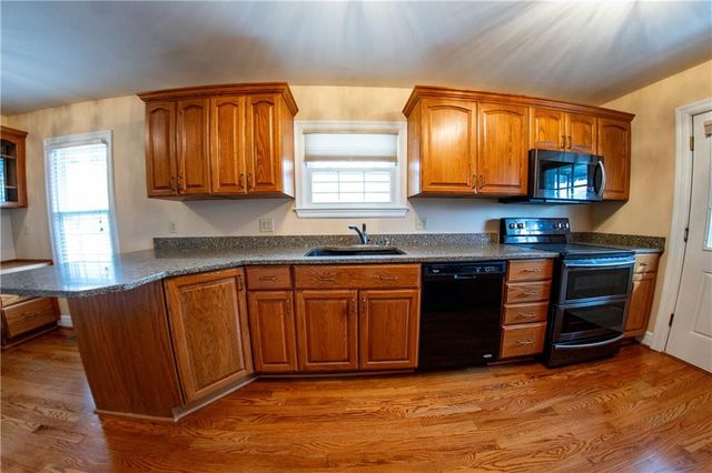 2011 Lovers Lane, St Joseph, MO 64505